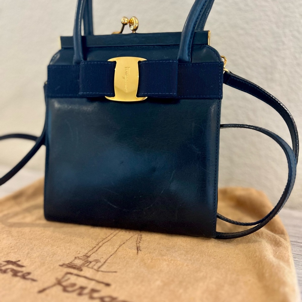 SALVATORE FERRAGAMO Navy Two-way Kisslock Top Handle Purse COA - Picture 3 of 11